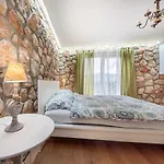 Esther By Interhome *