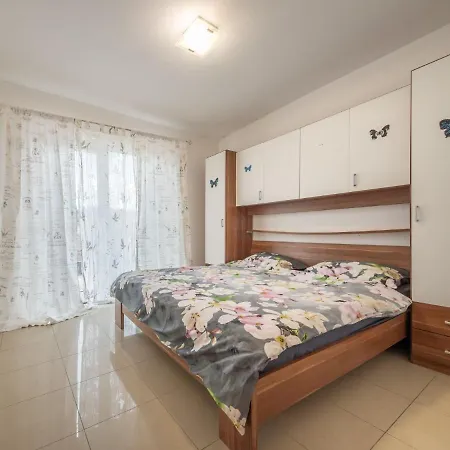 Semesterbostad Esther By Interhome Grižane